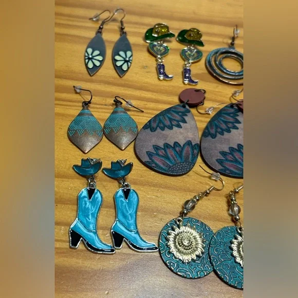 13 pairs new cute woman’s earrings - Picture 3 of 10
